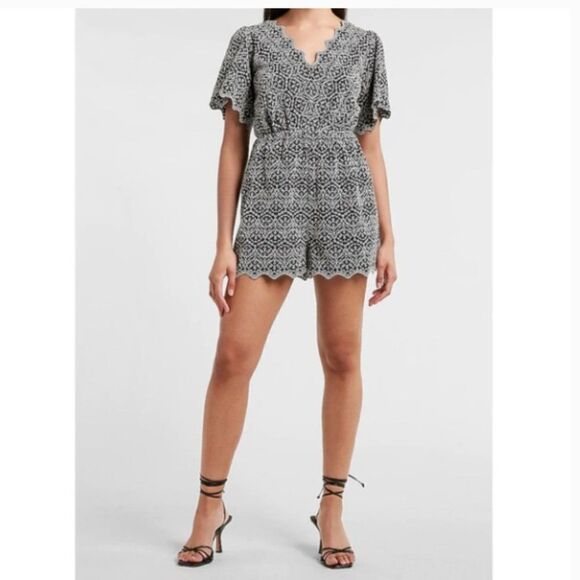 Express Scalloped and Embroidered Black/White Eyelet Romper, Lage - Picture 1 of 7